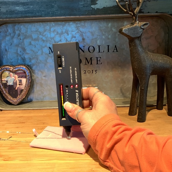 Ready for gifting 1 ct Moissanite necklace - Picture 3 of 5